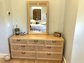 3 bedrooms, iron/ironing board, WiFi