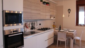 Coffee/tea maker, fridge, microwave, oven - Cozy apartment with breakfast included and private garage on request (Foggia)