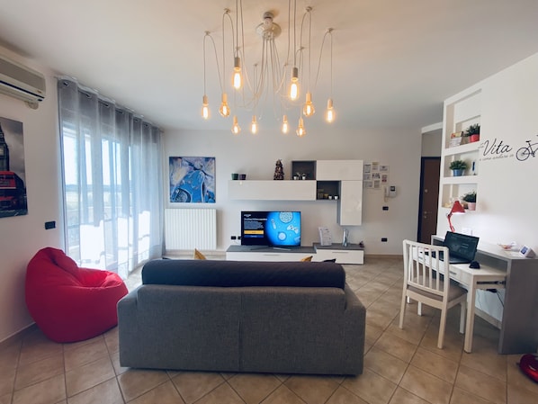 Smart TV, books, stereo
