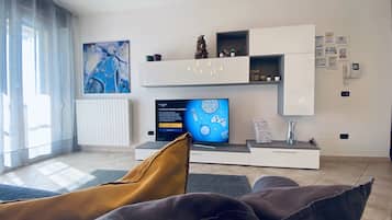 Smart TV, libri, impianto stereo