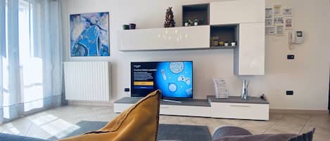 Téléviseur connecté, livres, chaßne audio