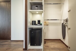 A compact kitchenette with a microwave, coffee maker, and a small refrigerator. - Holiday Inn Quito Airport by IHG (Tababela)