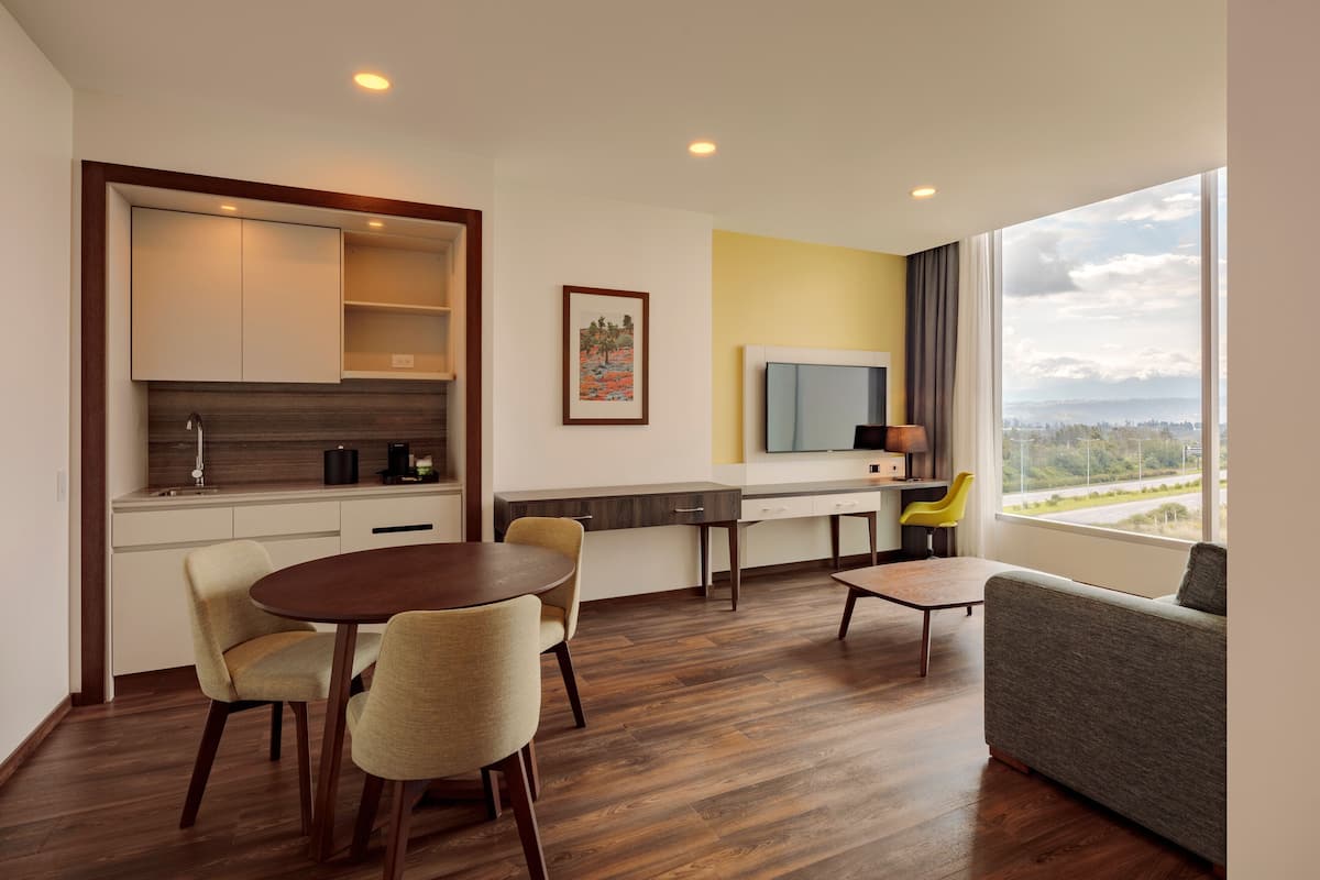Luxe beddengoed, donzen dekbedden, een kluis op de kamer