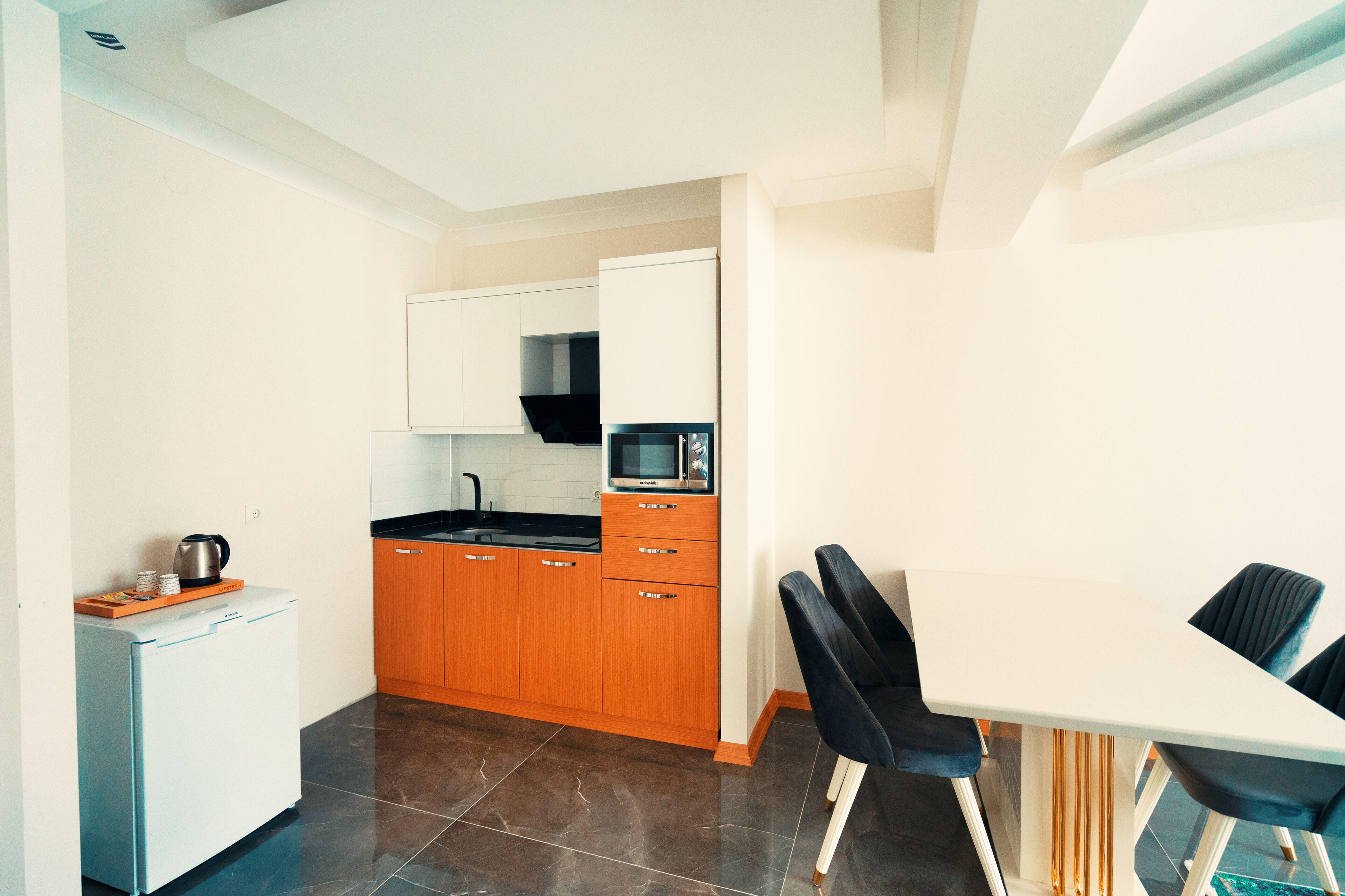 mini-fridge, cookware/dishes/utensils