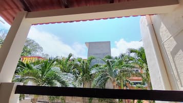 Huone, näköala uima-altaalle (cabaña 4) | Näkymä parvekkeelta