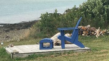 Plage, chaises longues, serviettes de plage