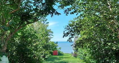 Fundy Sunset Cottage, Oceanfront Tranquility!!