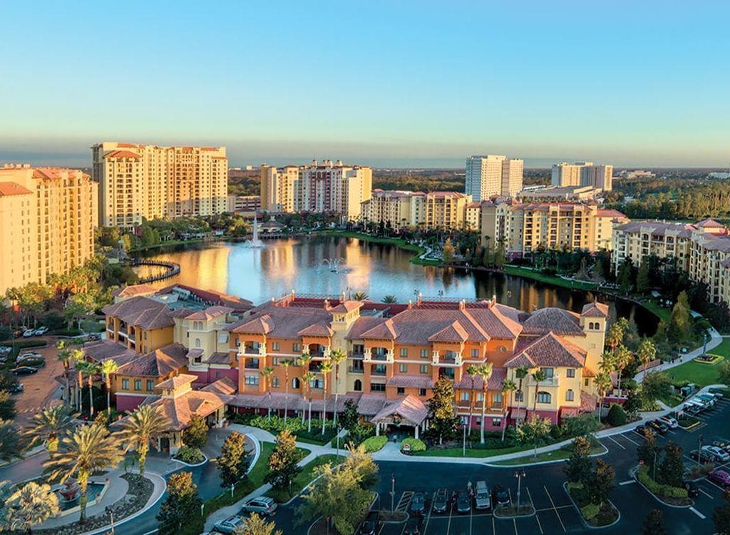 Family Bliss: 3BR Dlx inside Disney Gates, Lazy rivers