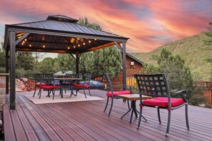 Outdoor dining - Elk Surprise Hillside Hideaway (Payson)