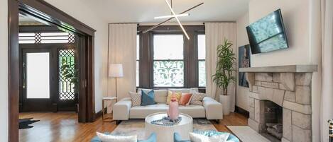 Télévision, baby-foot, espaces bureaux