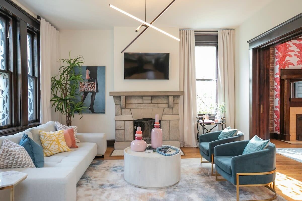 Een televisie en een kantoor