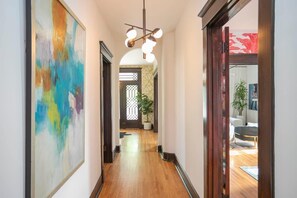 Interior - Historic Walk to Eats & Shops (Nashville)