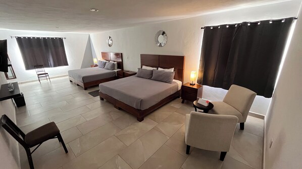 Family Double Room | In-room safe, free WiFi, bed sheets - Pedernal Hotel (San Miguel de Allende)