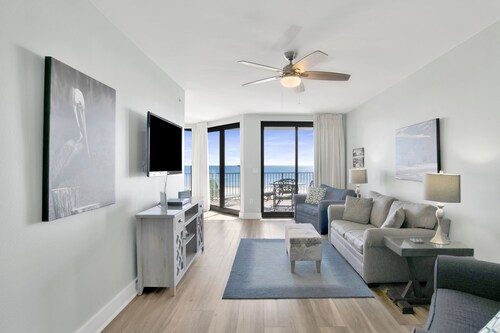 Beachfront 1BR @ Phoenix X • Sleeps 6 • Gulf Views, Balcony & Next to Flora-Bama