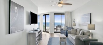 Beachfront 1BR @ Phoenix X • Sleeps 6 • Gulf Views, Balcony & Next to Flora-Bama