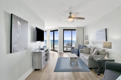 Beachfront 1BR @ Phoenix X • Sleeps 6 • Gulf Views, Balcony & Next to Flora-Bama