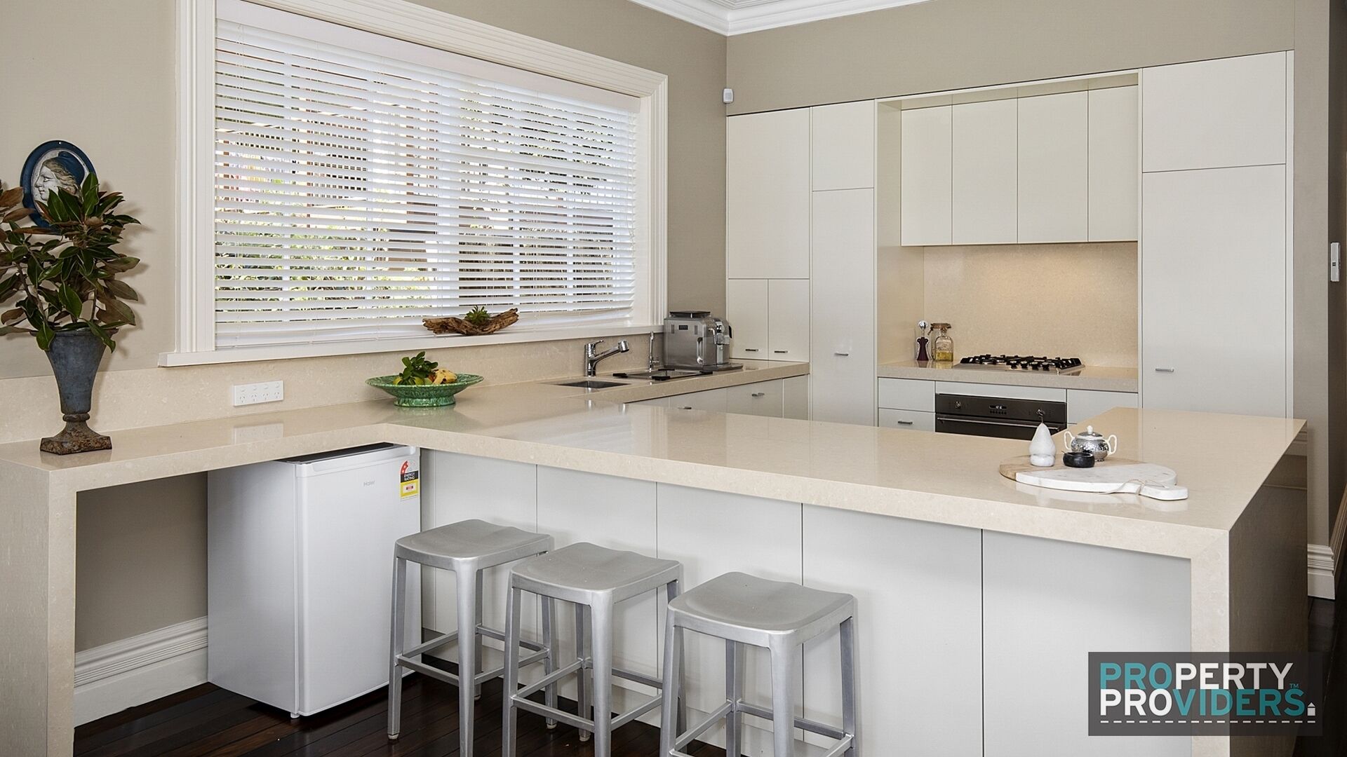 Modern Classic at Mosman Bay - 5 Mins To Ferry — image 15