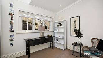 3 bedrooms, desk, iron/ironing board, WiFi