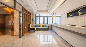 A hotel reception area with a marble floor, a green sofa, and a reception desk. - City Comfort Inn Guangzhou Tiyu West Road Metro Station (Guangzhou)