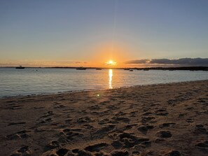 Una spiaggia nelle vicinanze