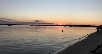 Lovely Cape Cottage 2 bedroom with private beach and central air.