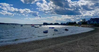 Lovely Cape Cottage 2 bedroom with private beach and central air.