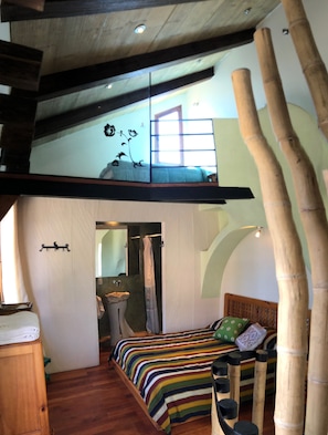Chambre Triple Familiale, vue ville (Suite Bambu) | Couette en duvet d'oie, décoration personnalisée