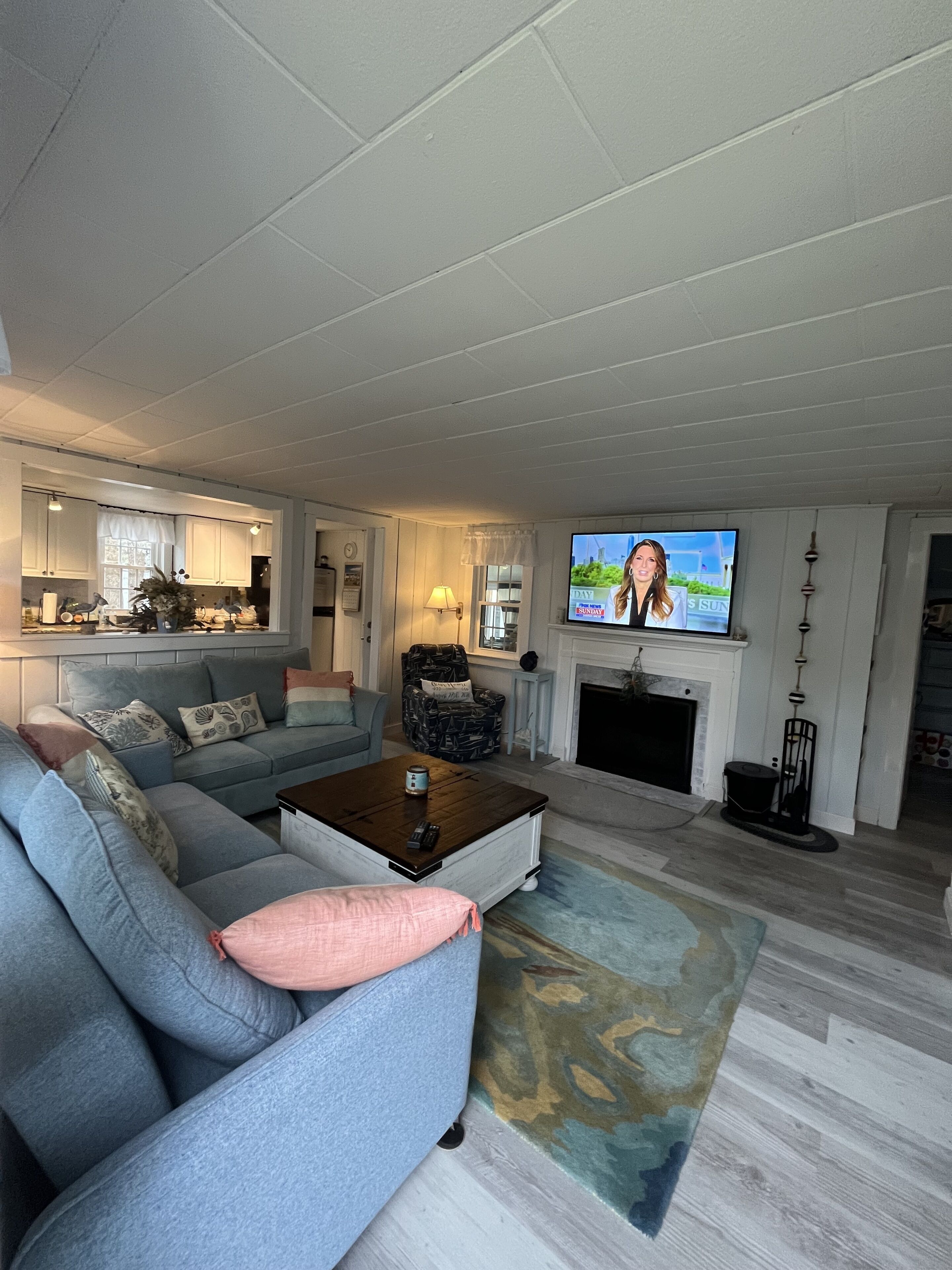Smart TV, fireplace