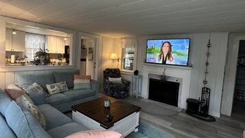 Smart TV, fireplace