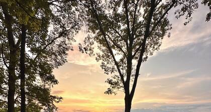 Experience the peaceful Wooded Retreat Cabin - 300 private acres -security gate