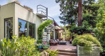 Contemporary Palo Alto Home Convenient to Silicon Valley