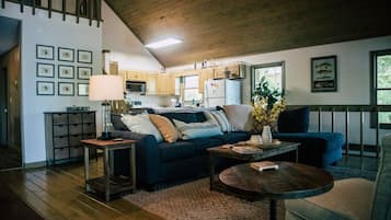 Smart-TV, Kamin, Videospiele, Tischfußball