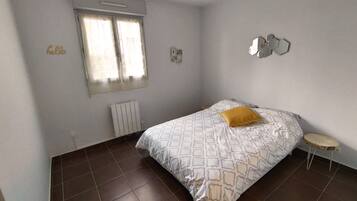 1 chambre, fer et planche à repasser, Wi-Fi gratuit, draps fournis