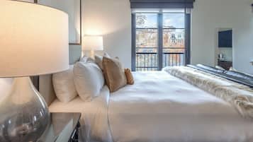 Executive Room, Balcony (1 Bedroom) | 1 bedroom, in-room safe, individually decorated, individually furnished