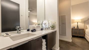 1 bedroom, in-room safe, individually decorated, individually furnished