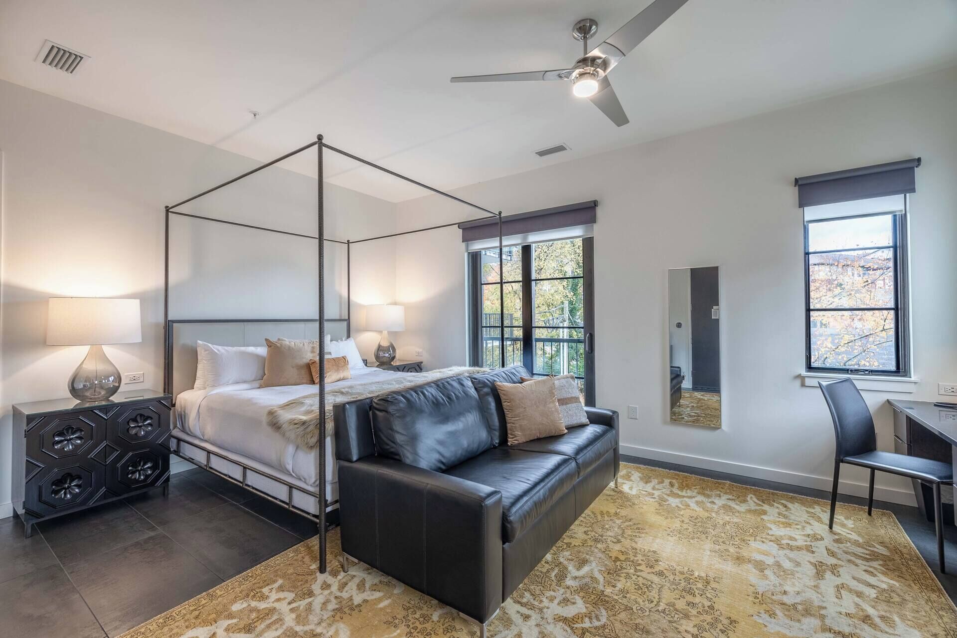 Luxe kamer, terras (1 Bedroom) | 1 slaapkamer, een kluis op de kamer, individueel gedecoreerd