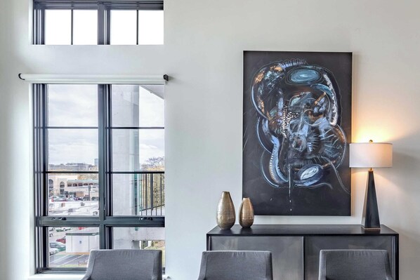 Penthouse presidencial, Terraza (1 Bedroom) | Área de sala de estar | Televisión de 55 pulgadas con canales vía satélite y Netflix 