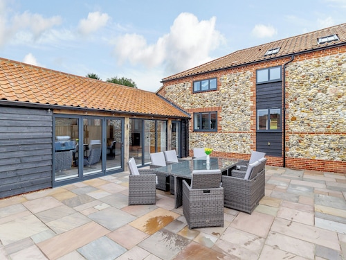 Skylark Barn-UK31354