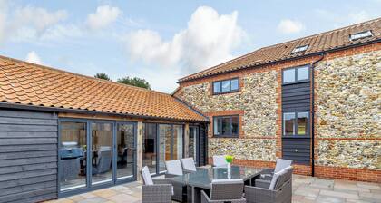 Skylark Barn-UK31354