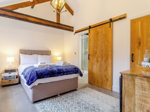 4 bedrooms, free WiFi, bed sheets