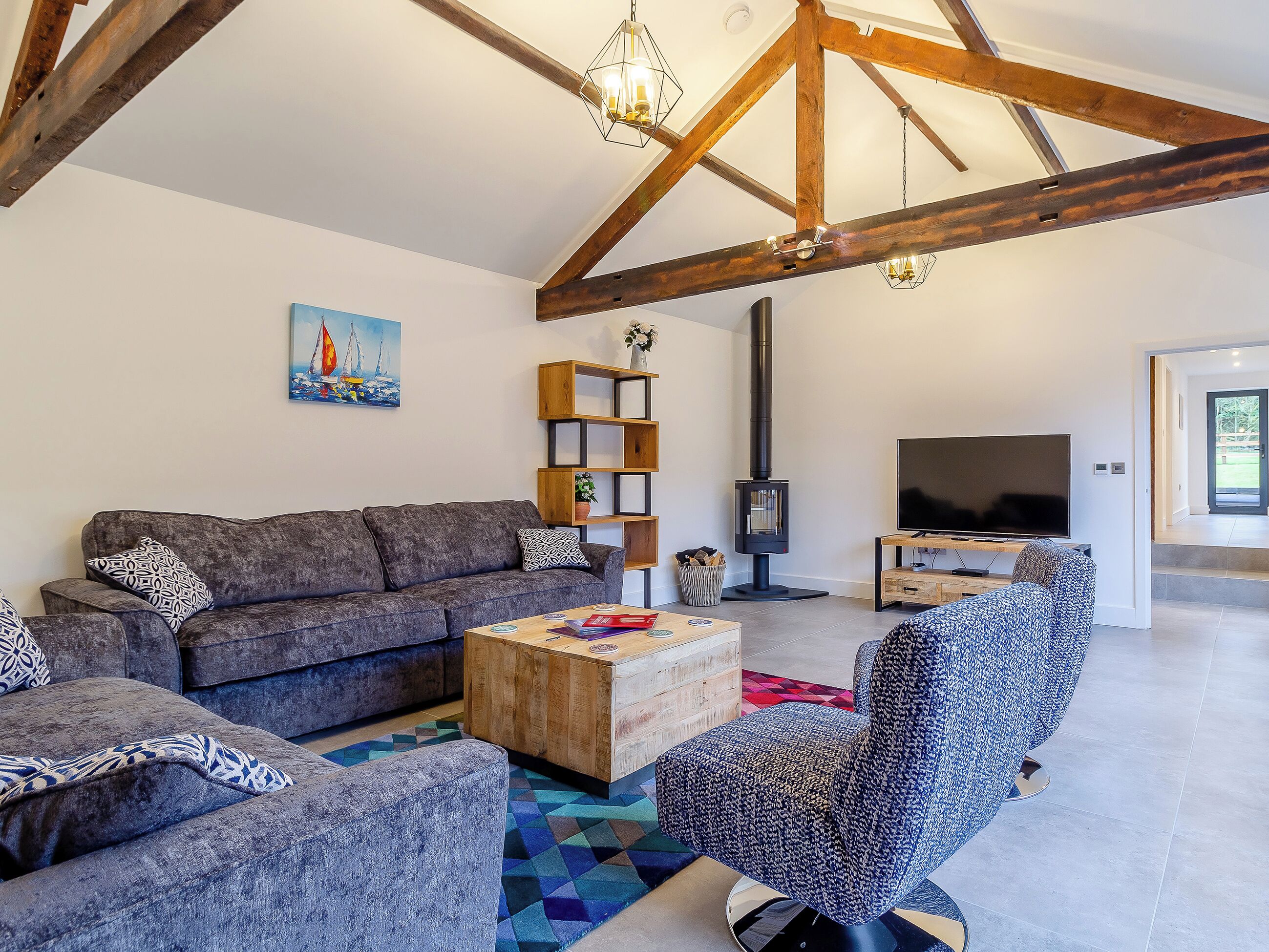 TV, fireplace