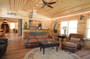 TV, books - Luxury Cabin Near Boardman River and Brown Bridge Quiet Area!  (Traverse City)