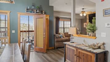 Smart TV, fireplace, DVD player