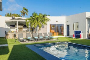 Pool - *NEW* Modern Stylish 6BR 6BA Villa near PalmBeach (Noord)