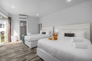 6 bedrooms, iron/ironing board, WiFi, bed sheets - *NEW* Modern Stylish 6BR 6BA Villa near PalmBeach (Noord)