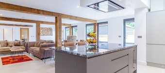 Kestrel Barn-UK31353