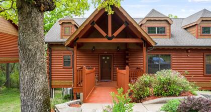 Walk-in Country Cabin in the Heart of Branson - Minutes from Attractions!
