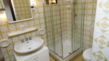 Kamer | Badkamer | Pantoffels, handdoeken