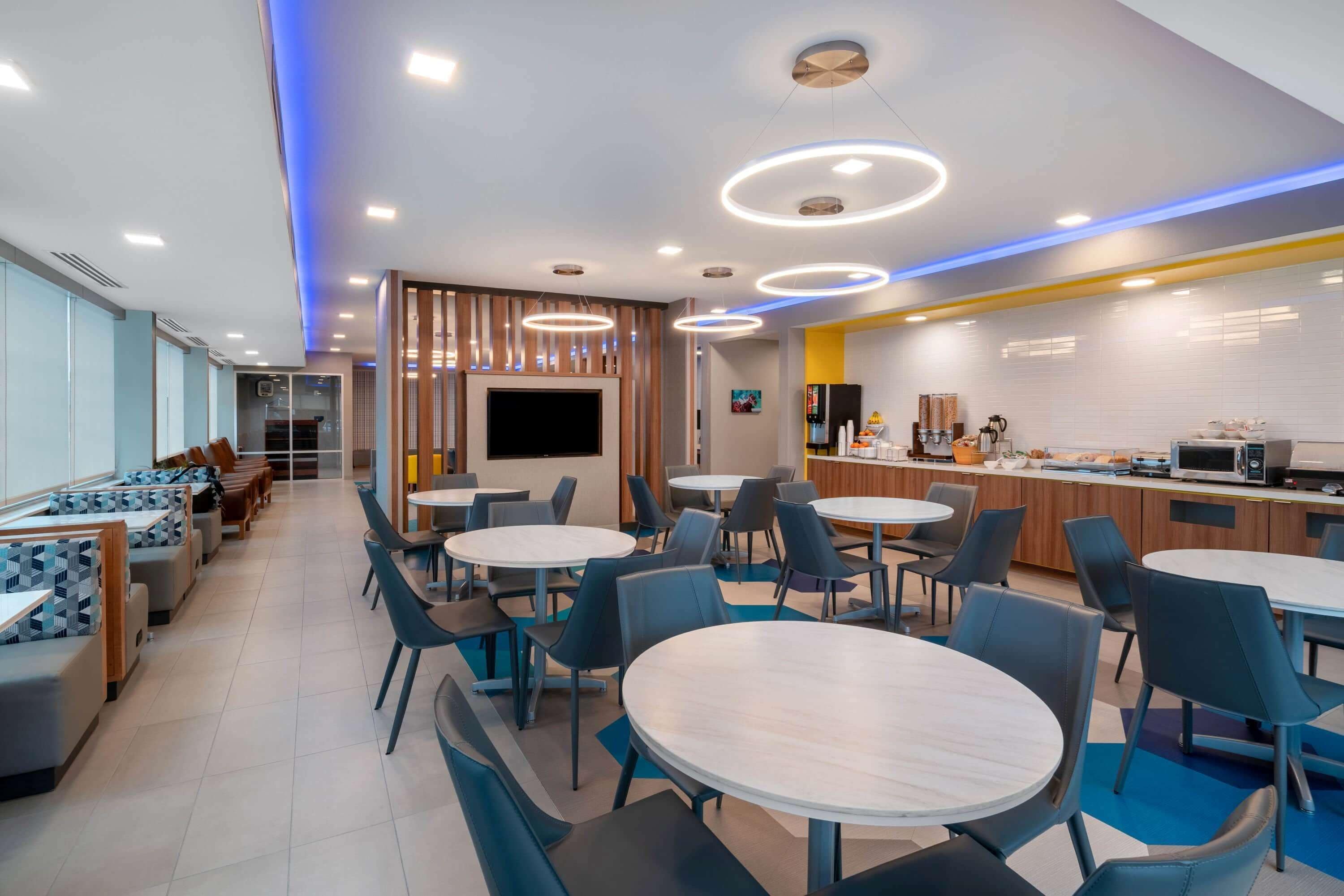 free daily full breakfast