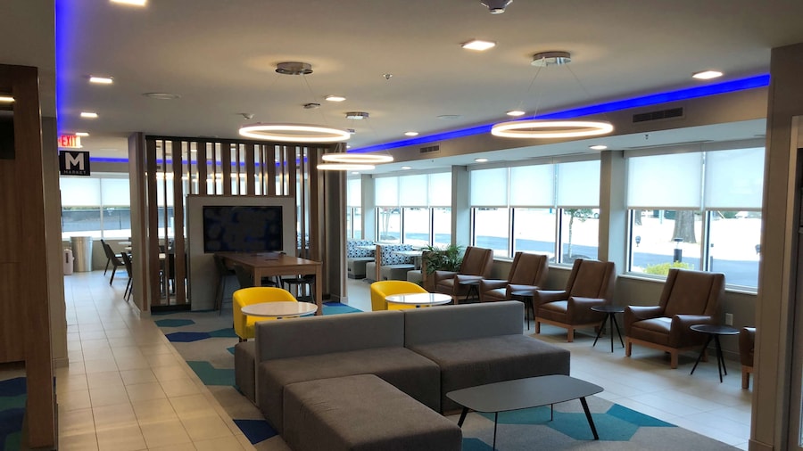 Microtel Inn & Suites by Wyndham Hot Springs